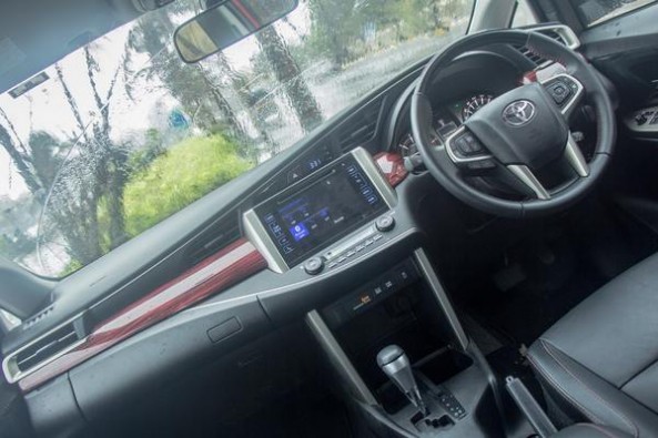 Toyota Innova Touring Sport 3