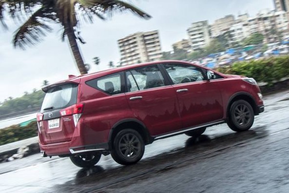 Toyota Innova Touring Sport 6