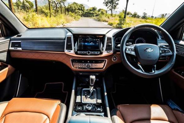 Mahindra Alturas G4 3