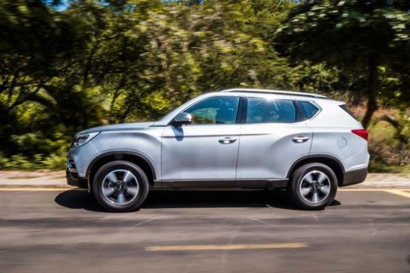 Mahindra Alturas G4 10