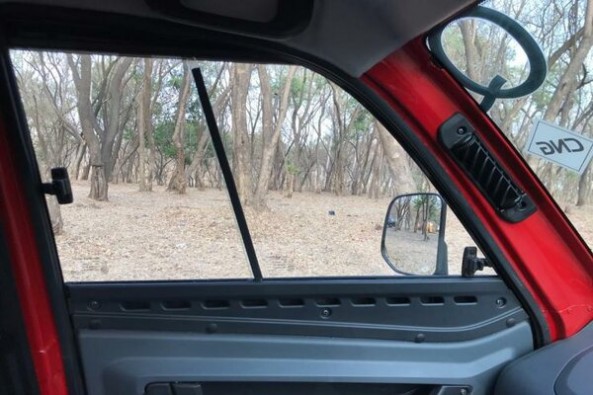 Red Color Bajaj Qute Window