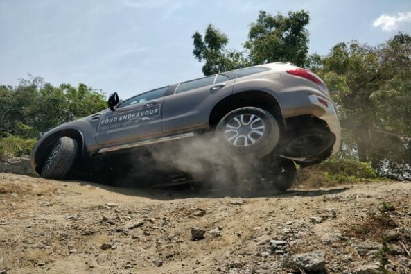 Steel Grey Ford Endeavour Side Profile