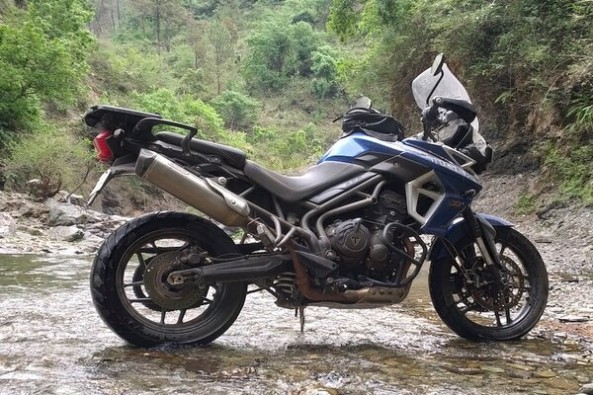 Triumph Tiger 800 xRx Side Profile by Roadside