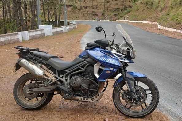 Triumph Tiger 800 xRx Side Profile by Roadside