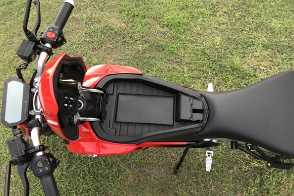 Red Color Revolt RV400 Top Profile