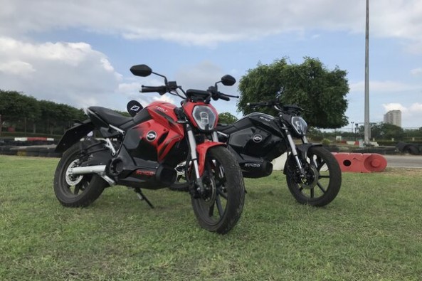 Red Color and Black Color Revolt RV400 Front Profiles