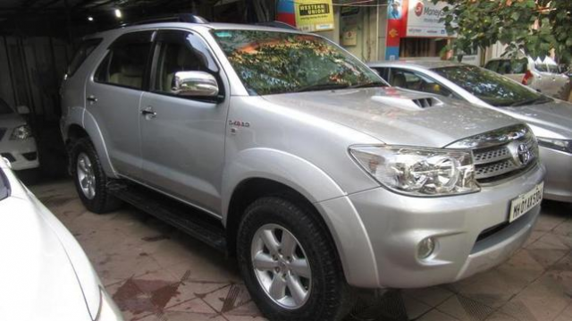 Toyota Fortuner 3.0 4x2 MT 2011