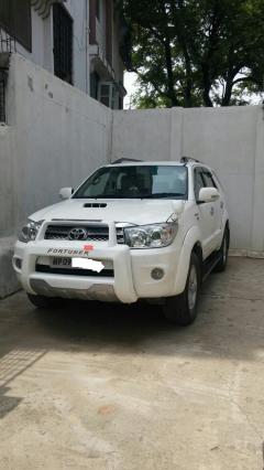 Toyota Fortuner 4x4 MT 2011