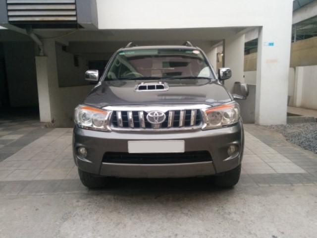 Toyota Fortuner 4x2 MT 2010
