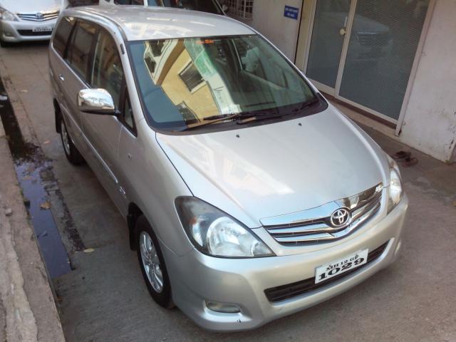 Toyota Innova 2.0 V 2010