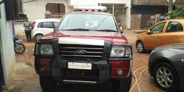 Ford Endeavour 2.5L 4x2 2009