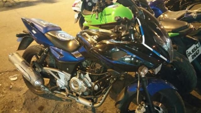 Bajaj Pulsar 220cc 2015