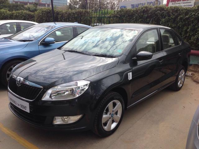 Skoda Rapid Ambition Plus 1.6 MPI MT 2013