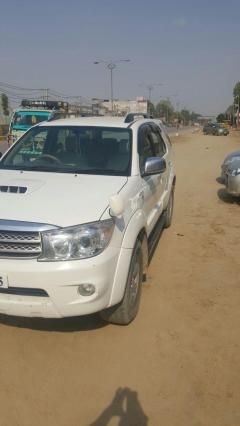 Toyota Fortuner 3.0 4x2 MT 2010