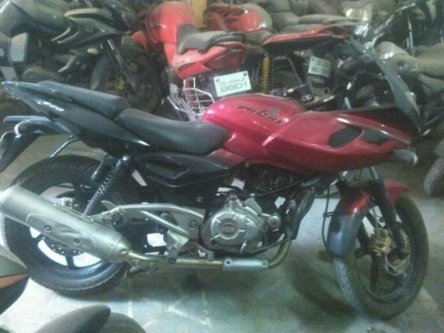 Bajaj Pulsar 220cc 2012