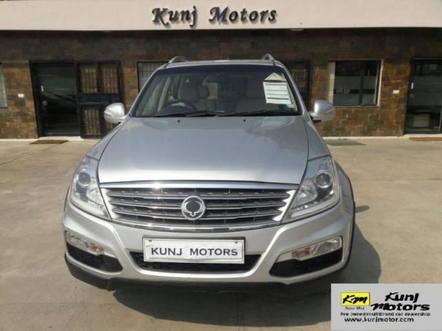 Mahindra Ssangyong Rexton RX5 2012