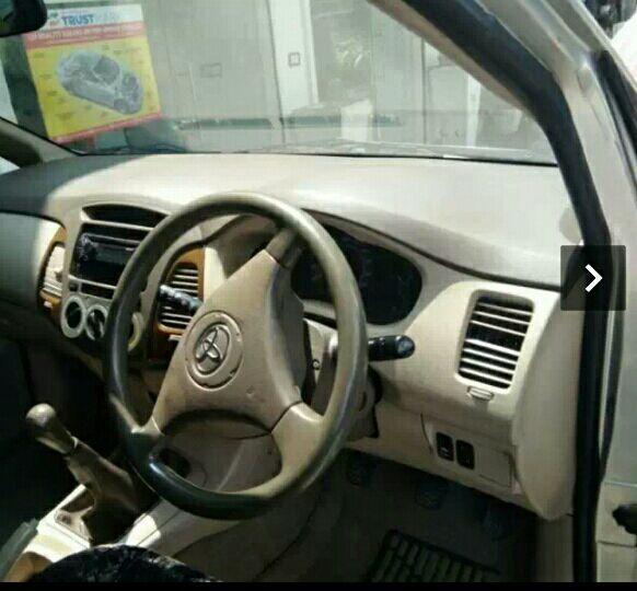 Toyota Innova 2.0 G  2010