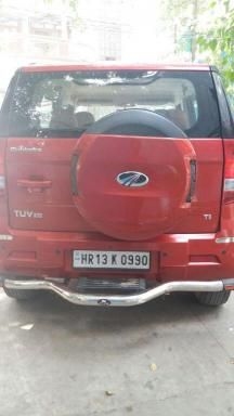 Mahindra TUV300 T8 2015