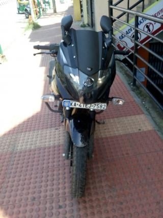 Bajaj Pulsar 220F 2017