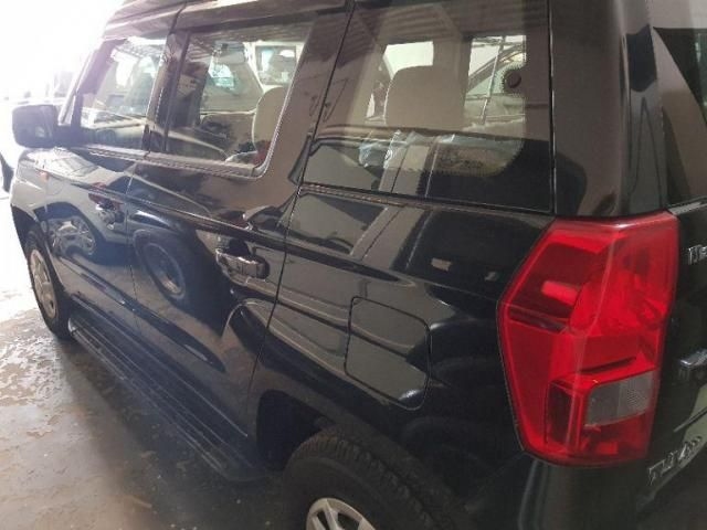 Mahindra TUV300 T4 Plus 2016