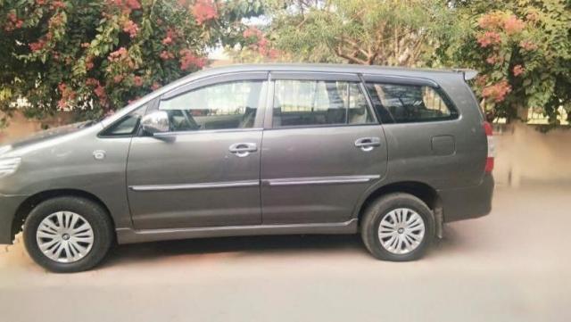 Toyota Innova 2.5 G 8 STR BS IV 2013