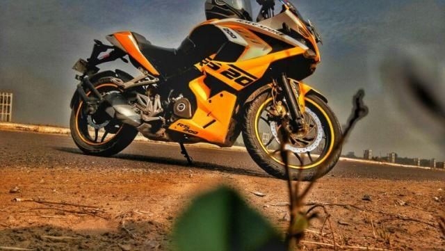 Bajaj Pulsar RS200 ABS 2015