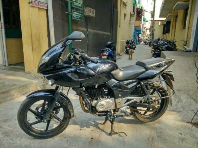 Bajaj Pulsar 220cc 2013