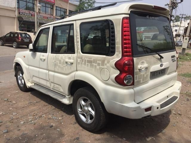 Mahindra Scorpio VLX 2WD AIRBAG BS III 2011