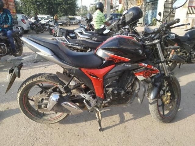 Suzuki Gixxer 150cc Dual Tone Rear Disc 2017