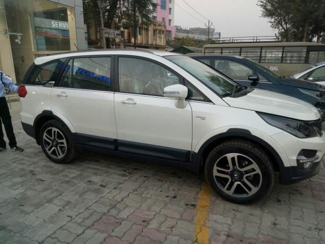 Tata Hexa XT 4x2 7 STR 2017