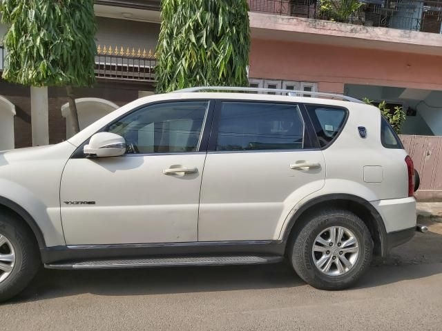 Mahindra Ssangyong Rexton RX7 2013