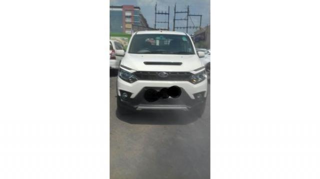 Mahindra NuvoSport N8 AMT 2017