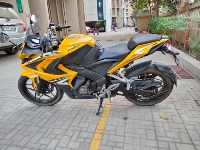 Bajaj Pulsar RS200 ABS 2015