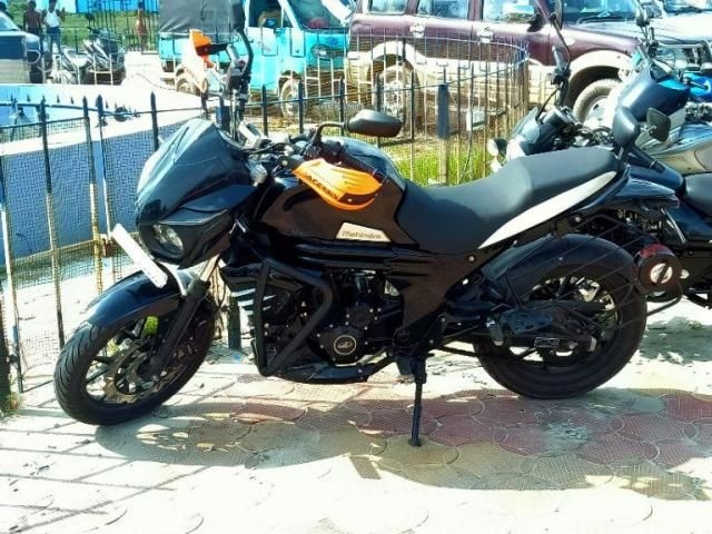 Mahindra Mojo Black Pearl 2020