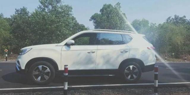 Mahindra Alturas G4 4WD AT 2019