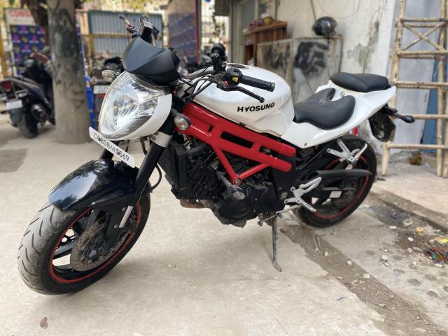 Hyosung GT 650N 2016