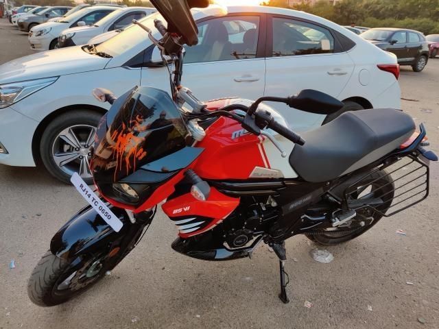 Mahindra Mojo Red Agate 2020