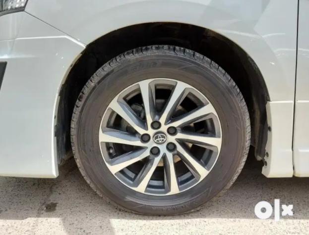 Toyota Vellfire Hybrid BS6 2020