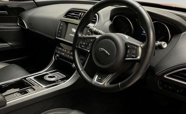Jaguar XE SE Petrol 2020