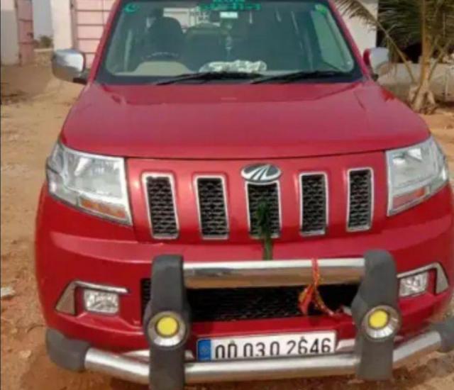 Mahindra TUV300 PLUS P8 2019