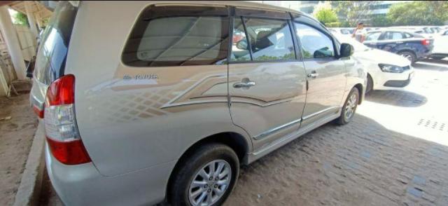 Toyota Innova 2.5 ZX 7 STR BS IV 2014