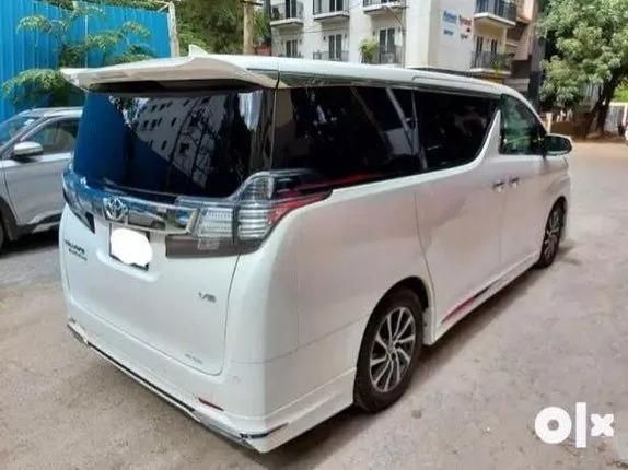 Toyota Vellfire Hybrid BS6 2021