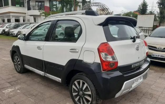 Toyota Etios Cross 1.5 V 2014
