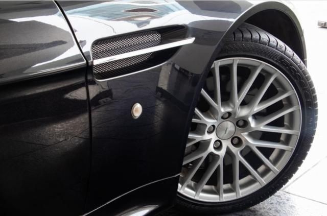 Aston Martin V8 Vantage Roadster 2014