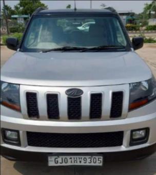 Mahindra TUV300 T10 2018
