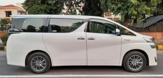 Toyota Vellfire Hybrid BS6 2021