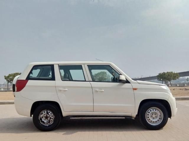 Mahindra TUV300 PLUS P4 2019