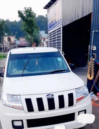 Mahindra TUV300 PLUS P4 2018