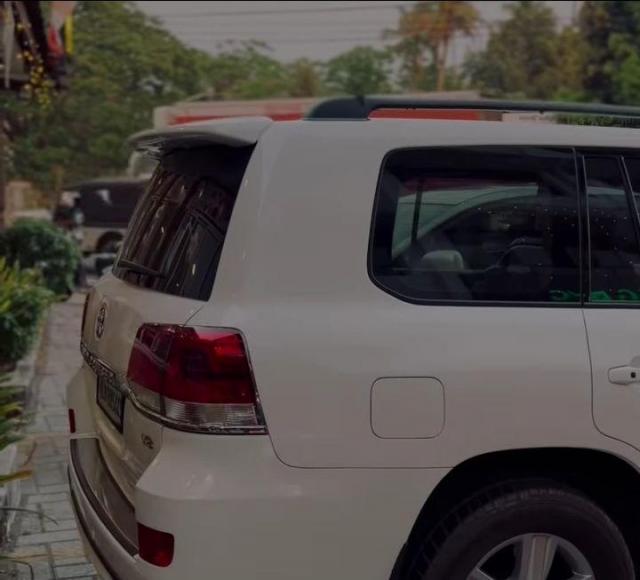 Toyota Land Cruiser LC200 VX 2015