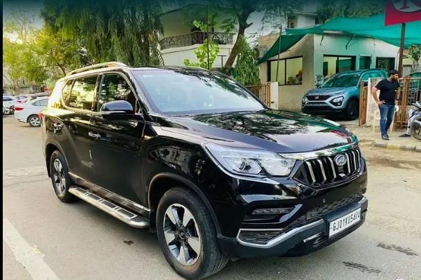 Mahindra Alturas G4 4WD AT 2019